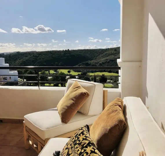 Short-term rent of middle floor apartment in Casares Playa