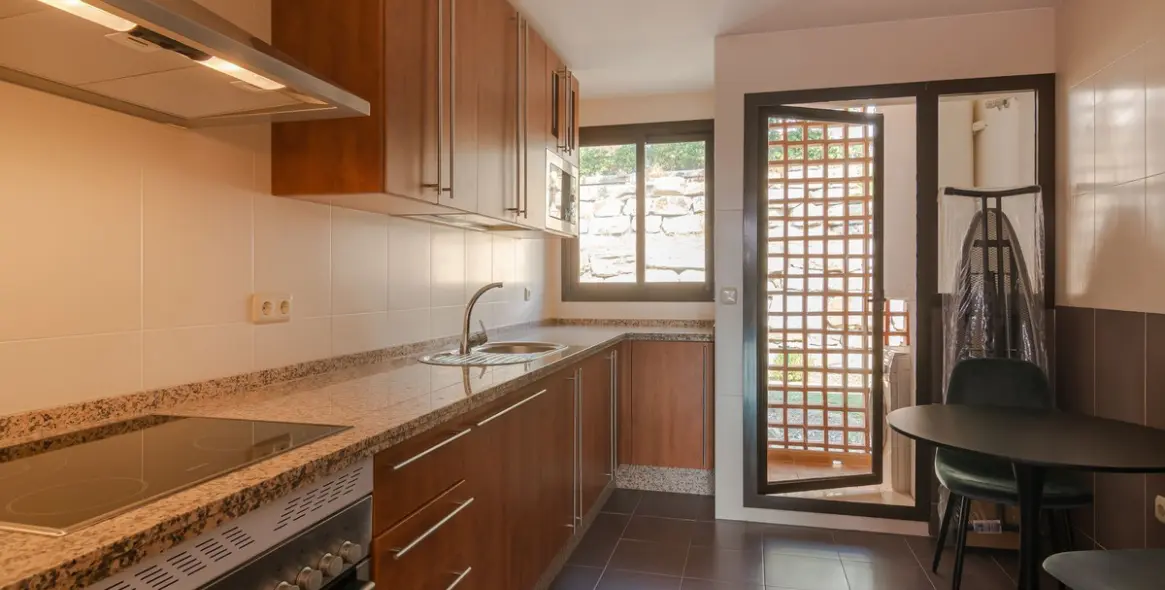Short-term rent of middle floor apartment in Casares Playa 7