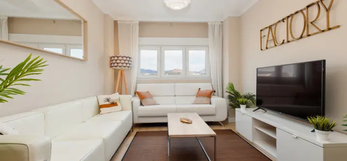 Долгосрочная аренда апартаментов на среднем этаже в Málaga Centro 0