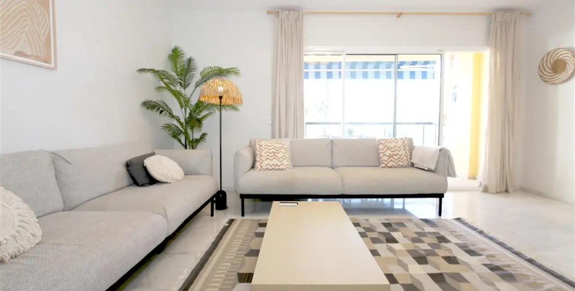 Short-term rent of middle floor apartment in Estepona 4