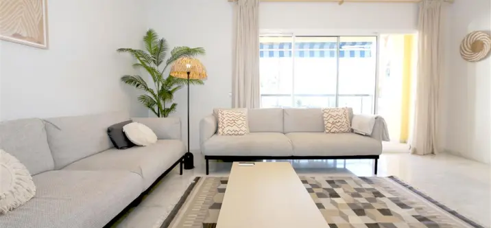 Short-term rent of middle floor apartment in Estepona 3