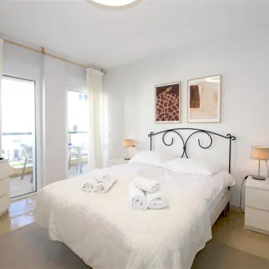 Short-term rent of middle floor apartment in Estepona