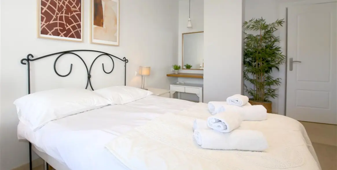 Short-term rent of middle floor apartment in Estepona 6