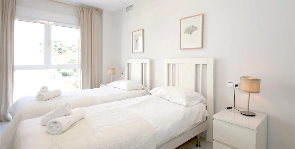 Short-term rent of middle floor apartment in Estepona 10