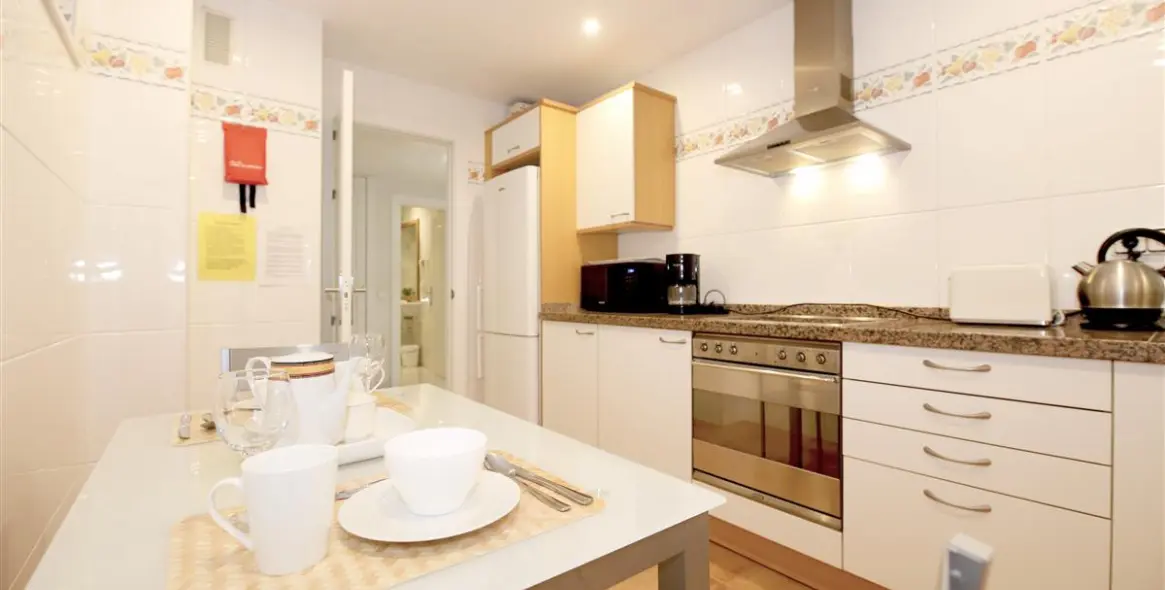 Short-term rent of middle floor apartment in Estepona 16