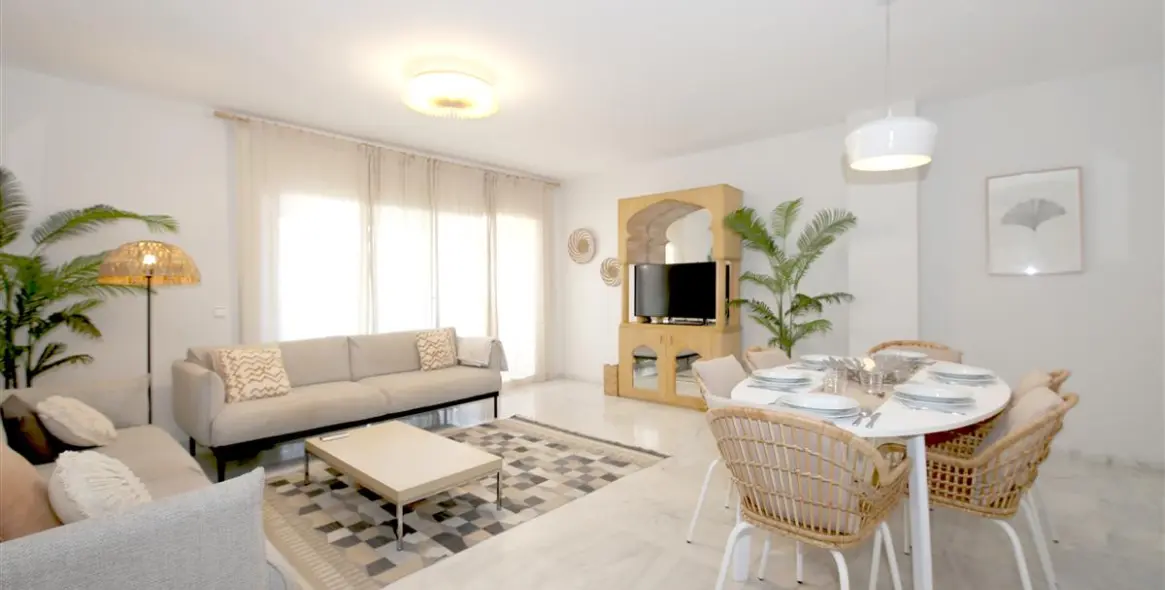 Short-term rent of middle floor apartment in Estepona 20