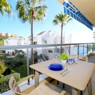 Alquiler a corto plazo de apartamento en planta media en Estepona