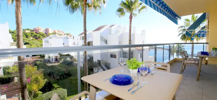 Alquiler a corto plazo de apartamento en planta media en Estepona 0