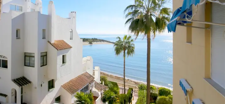 Alquiler a corto plazo de apartamento en planta media en Estepona 1