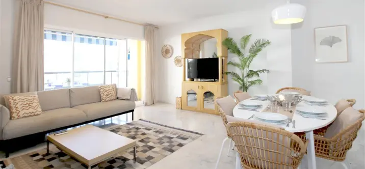 Alquiler a corto plazo de apartamento en planta media en Estepona 2
