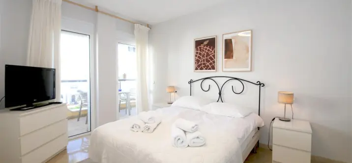 Alquiler a corto plazo de apartamento en planta media en Estepona 4