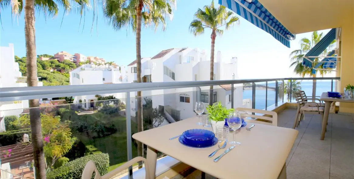 Alquiler a corto plazo de apartamento en planta media en Estepona 1