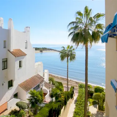 Alquiler a corto plazo de apartamento en planta media en Estepona