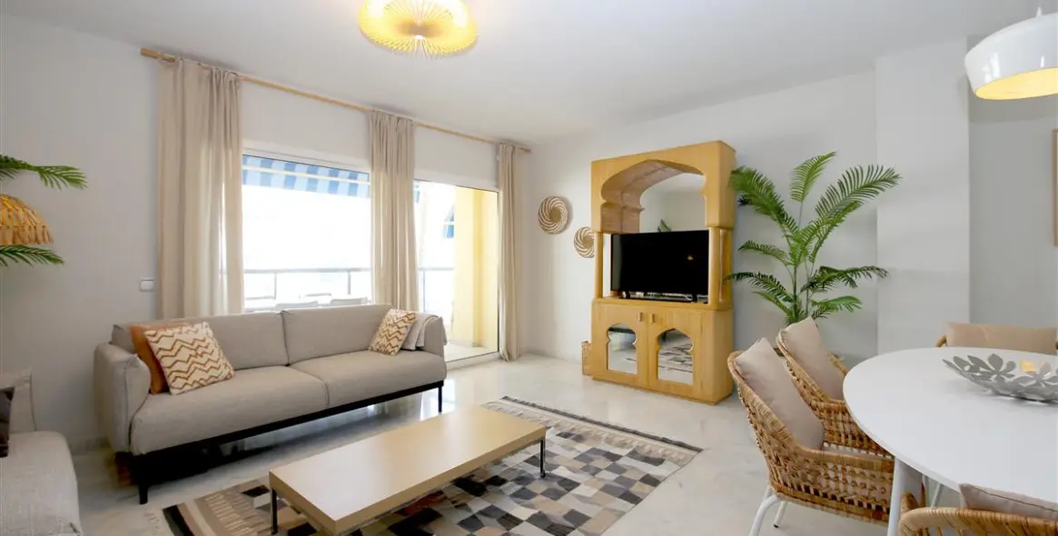 Alquiler a corto plazo de apartamento en planta media en Estepona 3