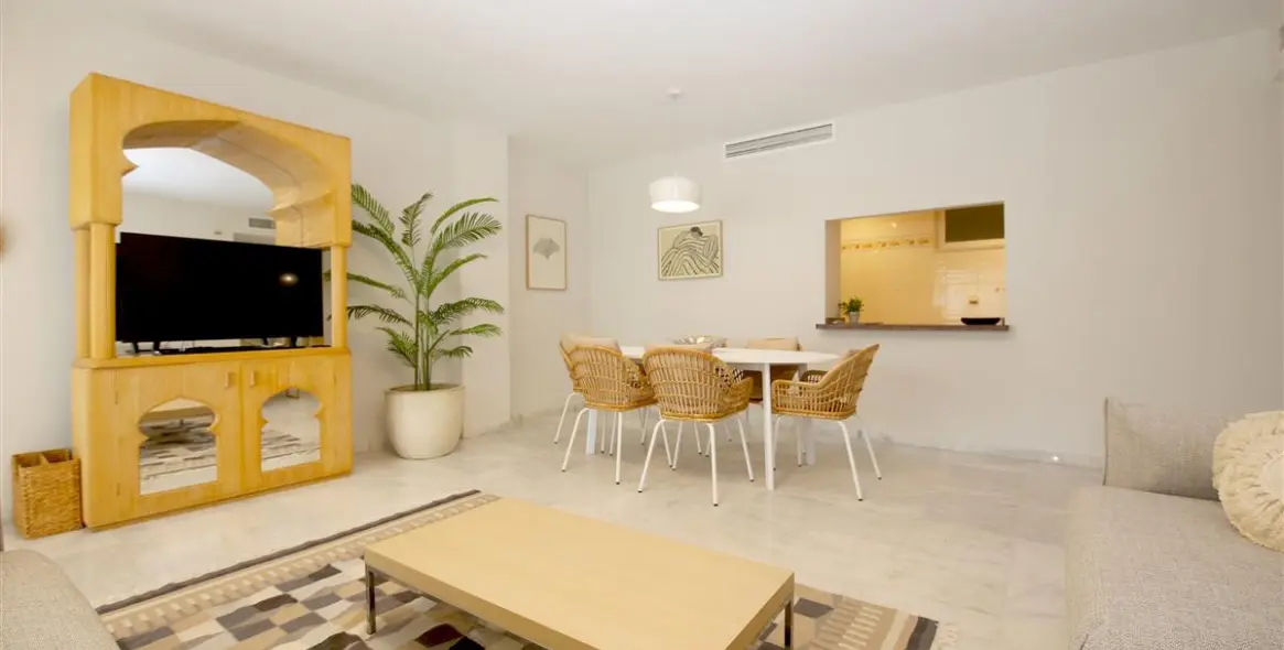 Alquiler a corto plazo de apartamento en planta media en Estepona 4