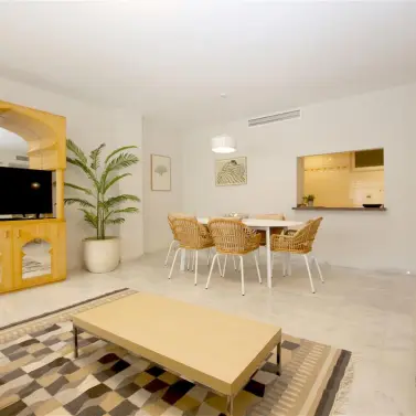 Alquiler a corto plazo de apartamento en planta media en Estepona
