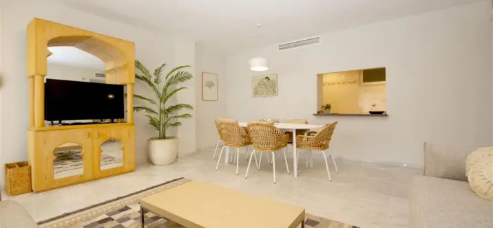 Alquiler a corto plazo de apartamento en planta media en Estepona 3