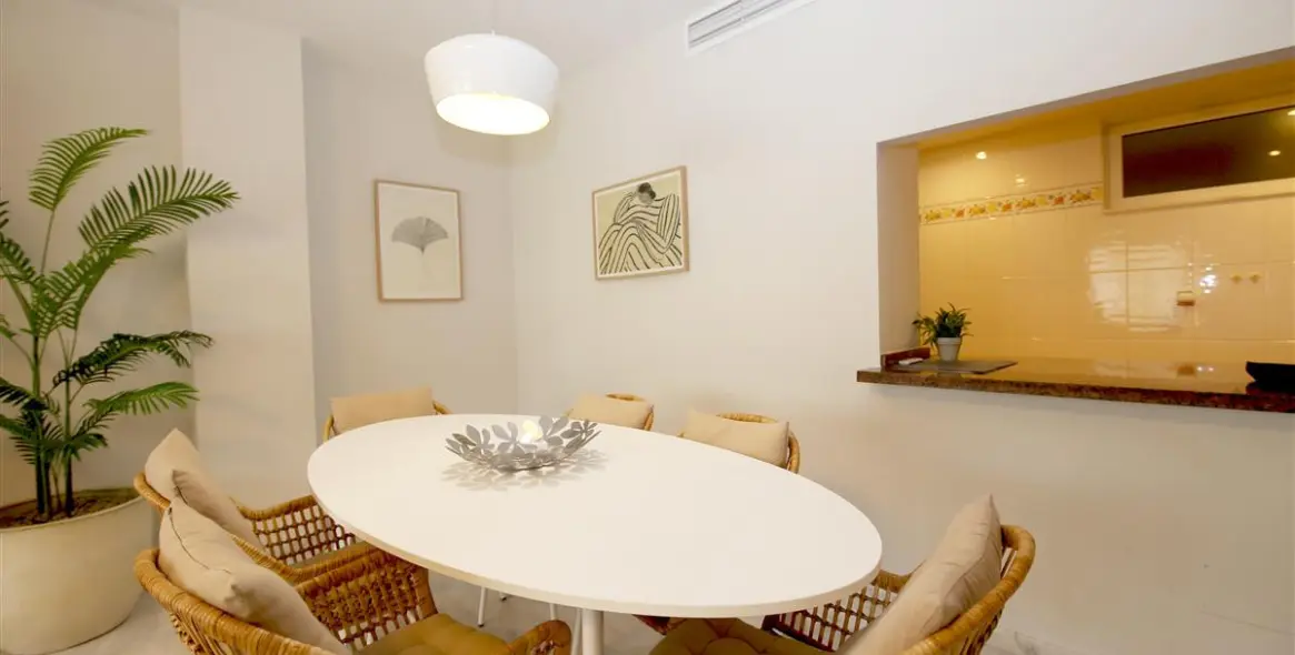 Alquiler a corto plazo de apartamento en planta media en Estepona 7