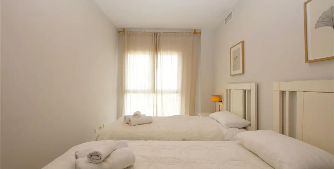 Alquiler a corto plazo de apartamento en planta media en Estepona 14