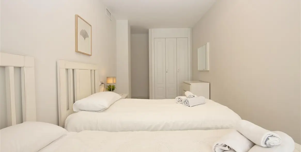 Alquiler a corto plazo de apartamento en planta media en Estepona 15