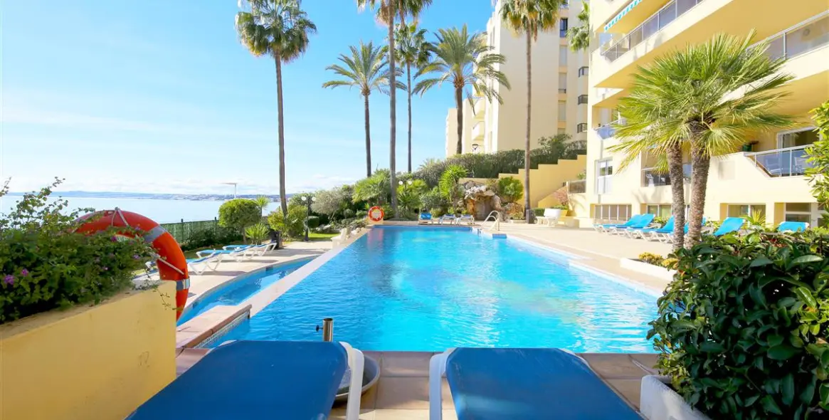 Alquiler a corto plazo de apartamento en planta media en Estepona 22