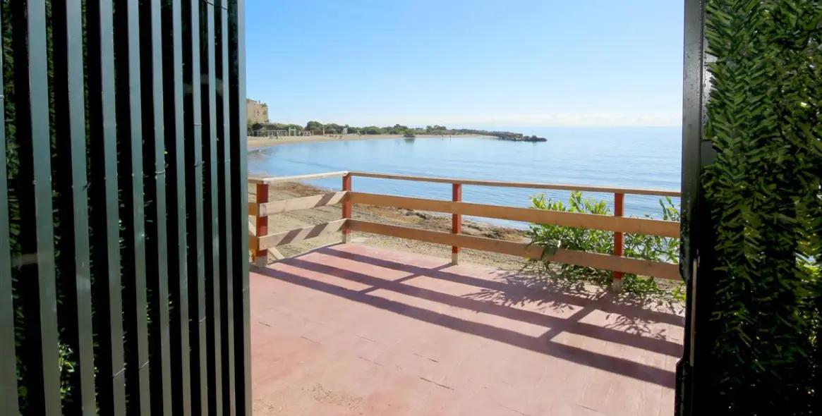 Alquiler a corto plazo de apartamento en planta media en Estepona 23