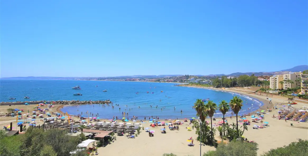 Alquiler a corto plazo de apartamento en planta media en Estepona 24