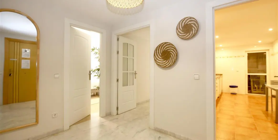 Alquiler a corto plazo de apartamento en planta media en Estepona 19