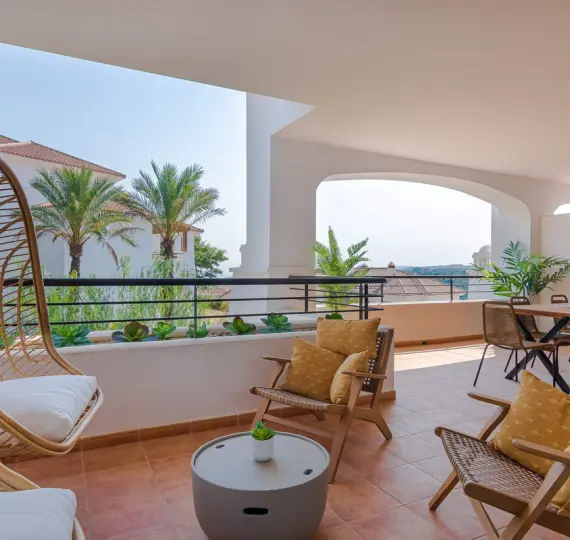 Short-term rent of middle floor apartment in Casares Playa