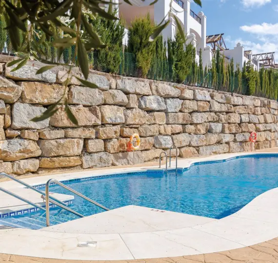 Short-term rent of middle floor apartment in Casares Playa