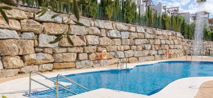 Short-term rent of middle floor apartment in Casares Playa 3