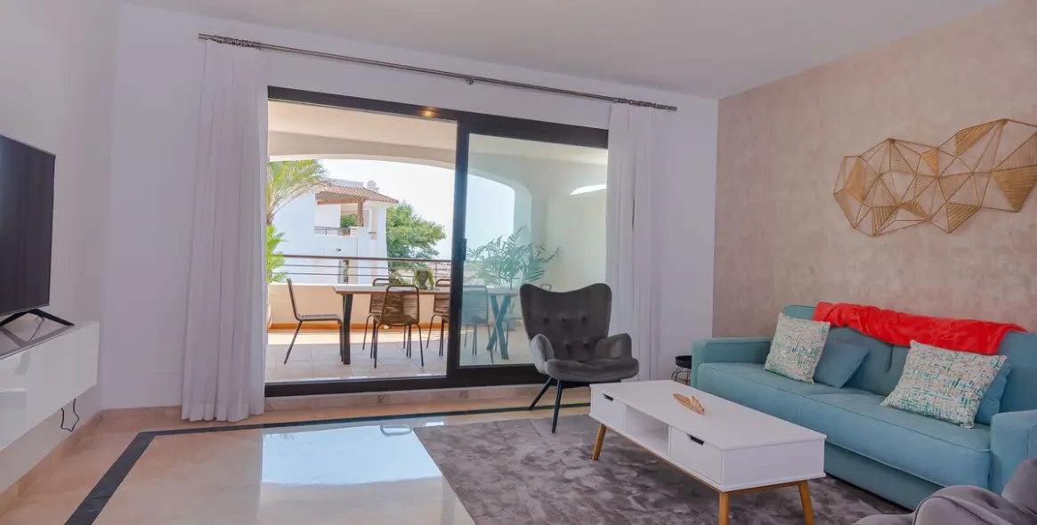Краткосрочная аренда апартаментов на среднем этаже в Casares Playa 7