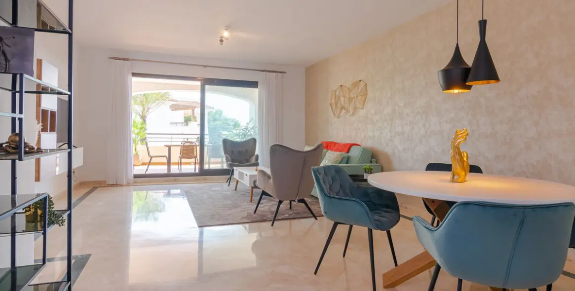 Краткосрочная аренда апартаментов на среднем этаже в Casares Playa 8