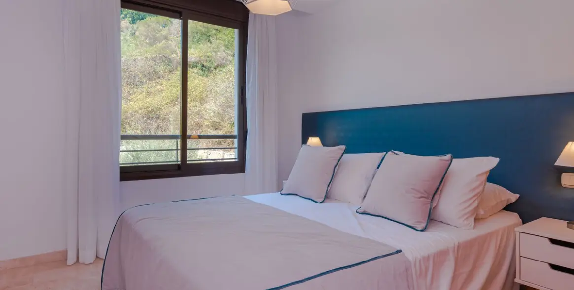 Краткосрочная аренда апартаментов на среднем этаже в Casares Playa 13