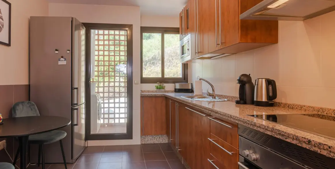 Краткосрочная аренда апартаментов на среднем этаже в Casares Playa 15