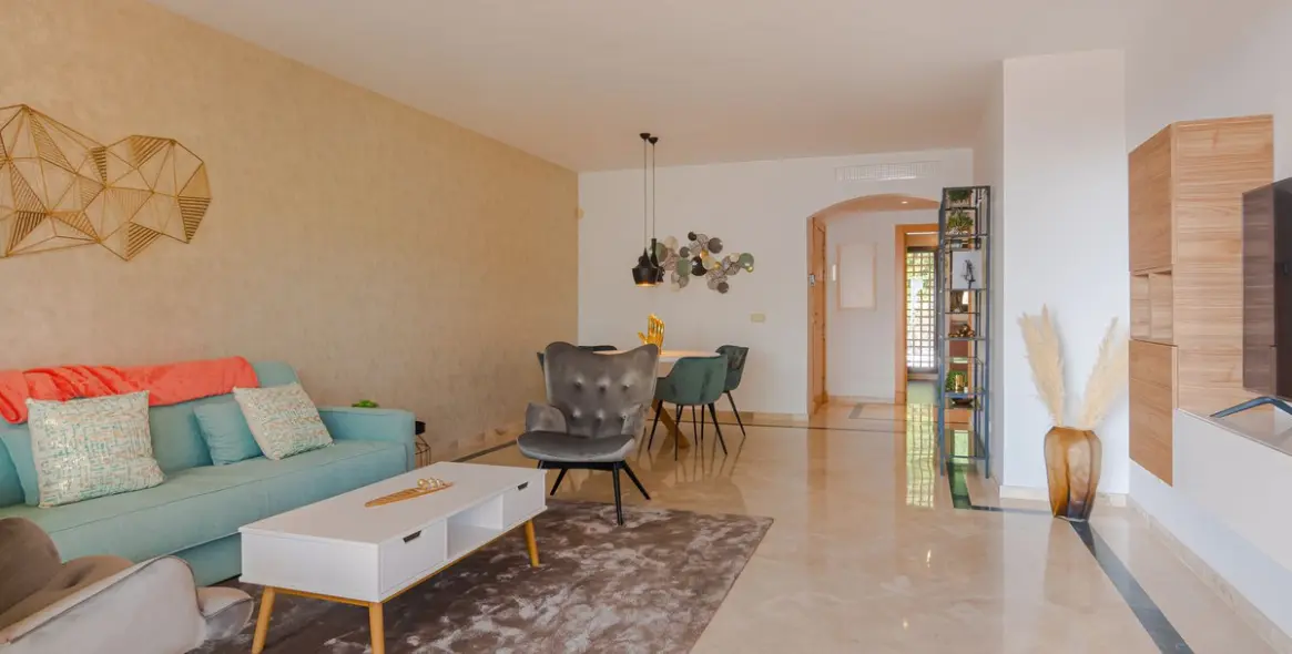 Краткосрочная аренда апартаментов на среднем этаже в Casares Playa 20