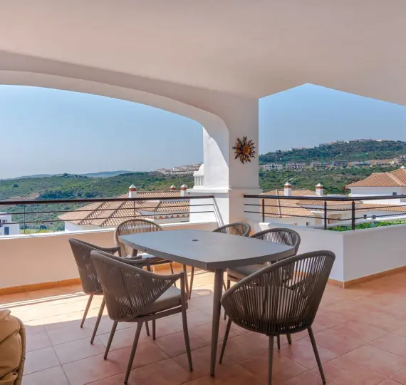 Short-term rent of middle floor apartment in Casares Playa