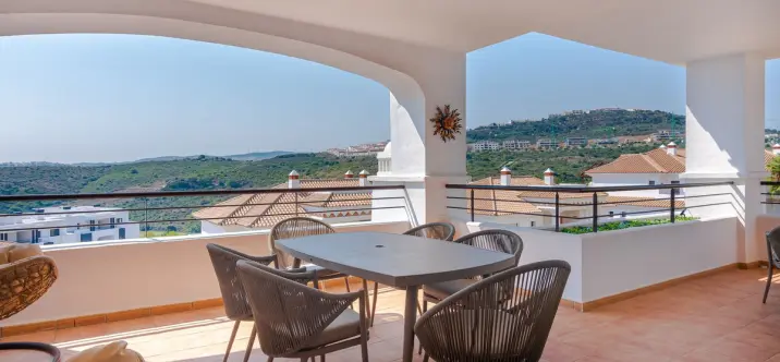 Short-term rent of middle floor apartment in Casares Playa 0