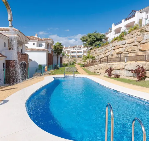 Short-term rent of middle floor apartment in Casares Playa