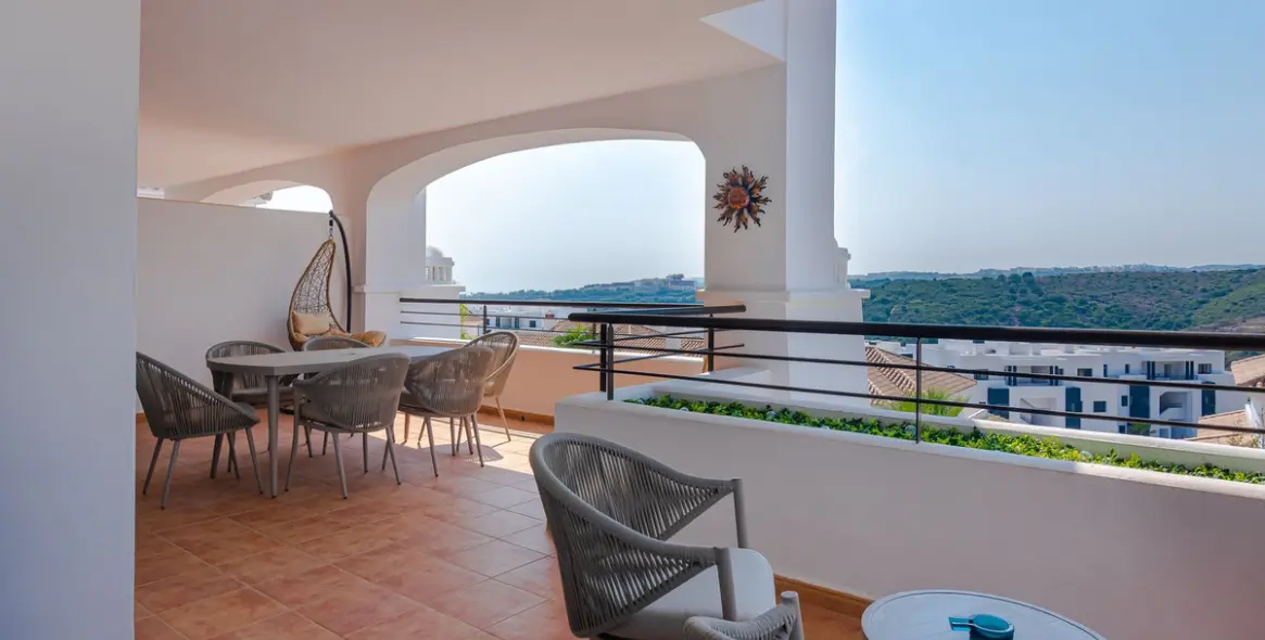 Краткосрочная аренда апартаментов на среднем этаже в Casares Playa 5