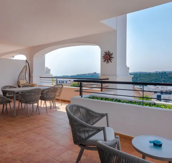 Short-term rent of middle floor apartment in Casares Playa
