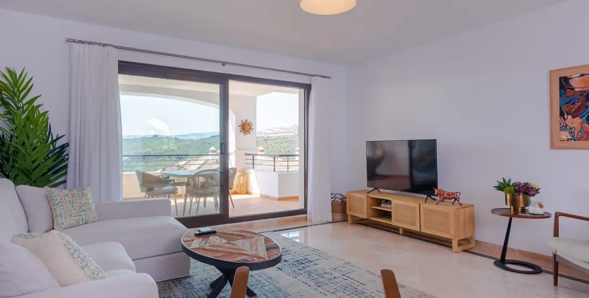 Краткосрочная аренда апартаментов на среднем этаже в Casares Playa 6