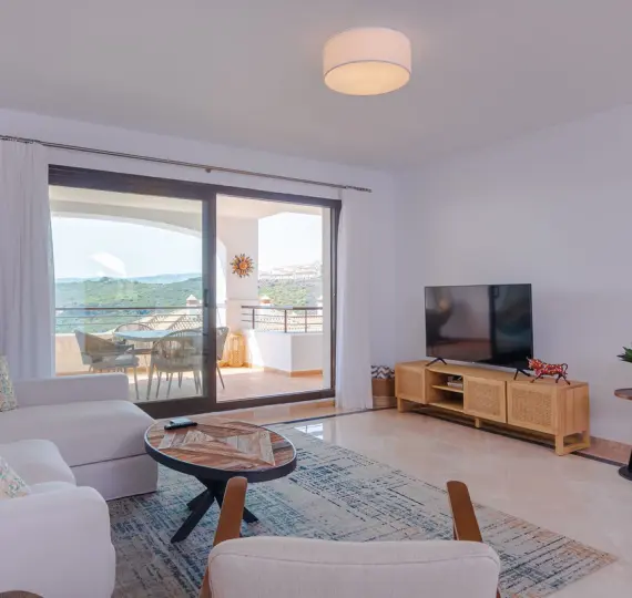 Short-term rent of middle floor apartment in Casares Playa