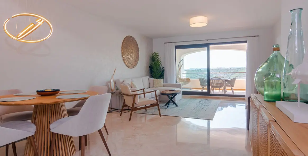 Краткосрочная аренда апартаментов на среднем этаже в Casares Playa 7