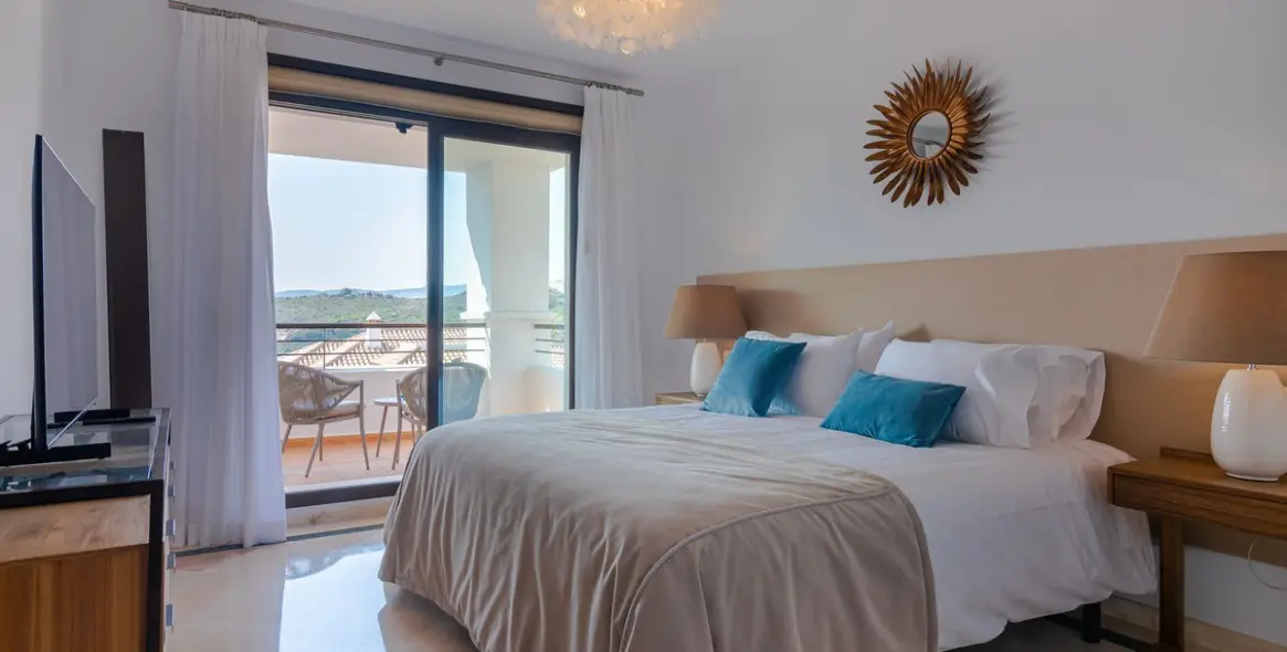 Краткосрочная аренда апартаментов на среднем этаже в Casares Playa 8
