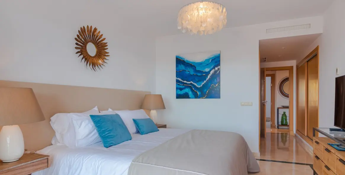 Краткосрочная аренда апартаментов на среднем этаже в Casares Playa 9