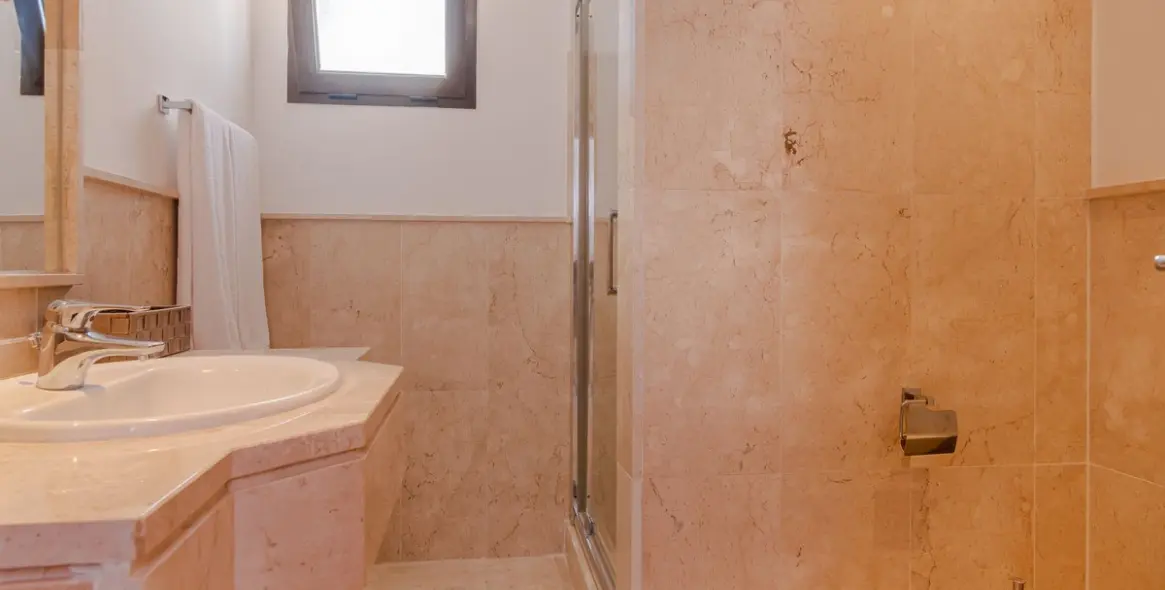 Краткосрочная аренда апартаментов на среднем этаже в Casares Playa 12