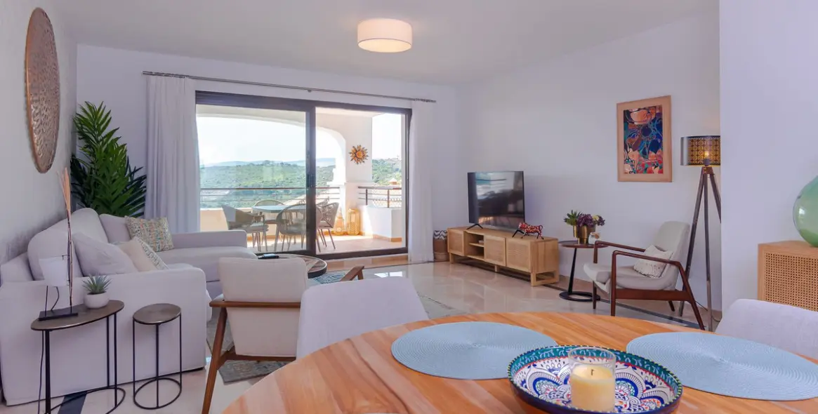 Краткосрочная аренда апартаментов на среднем этаже в Casares Playa 18