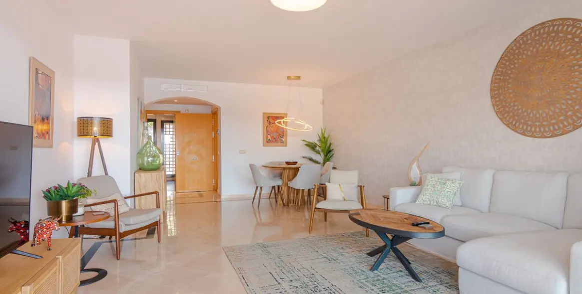 Краткосрочная аренда апартаментов на среднем этаже в Casares Playa 19