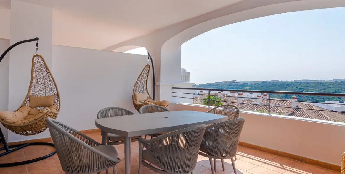 Краткосрочная аренда апартаментов на среднем этаже в Casares Playa 20